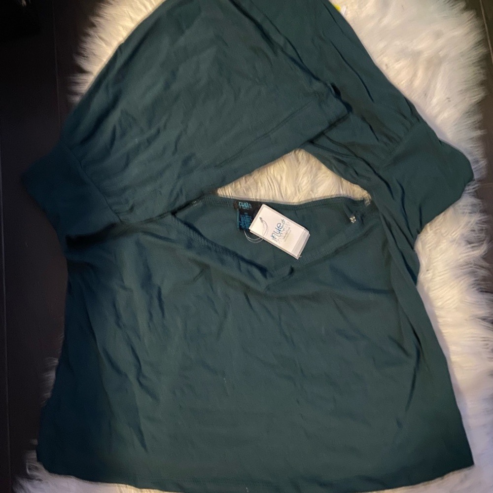 Green crop top